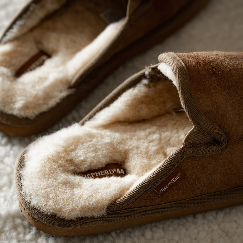 Mens sheepskin mule slippers in tan by Shepherd of Sweden