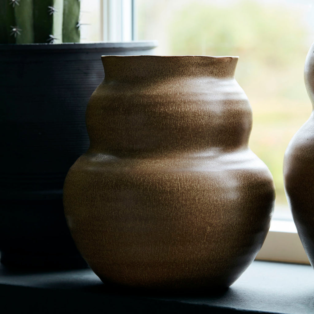 Vase Juno hand made vase in clay 