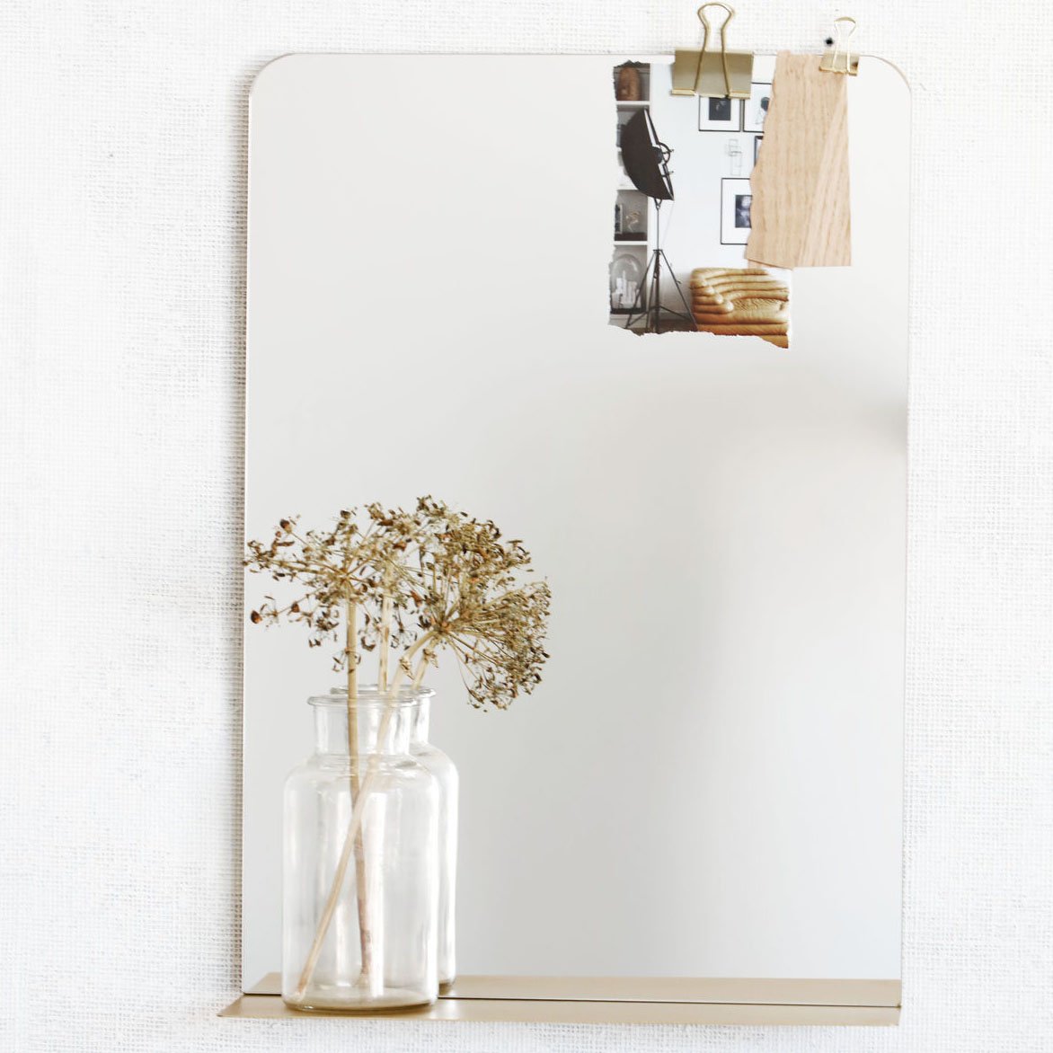bathroom accessories and mirrors
