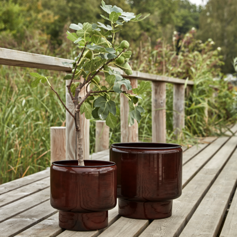 Set of brown iron planters