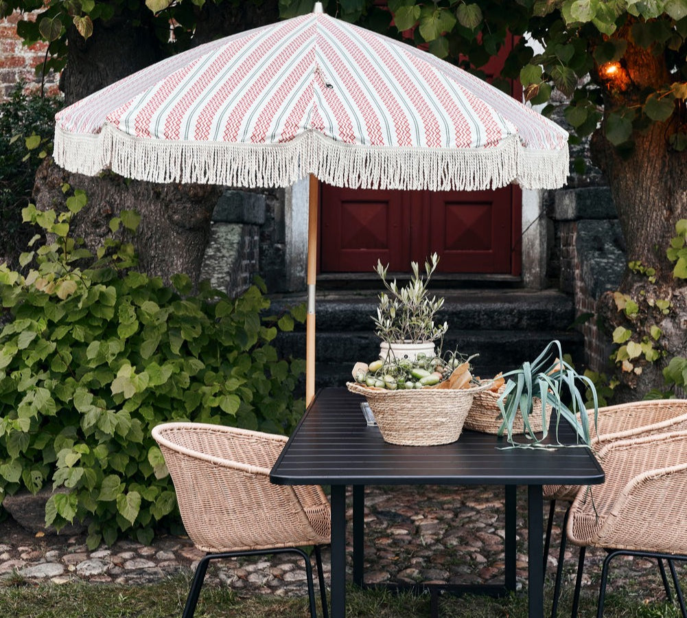 garden umbrella in red, white stripe
