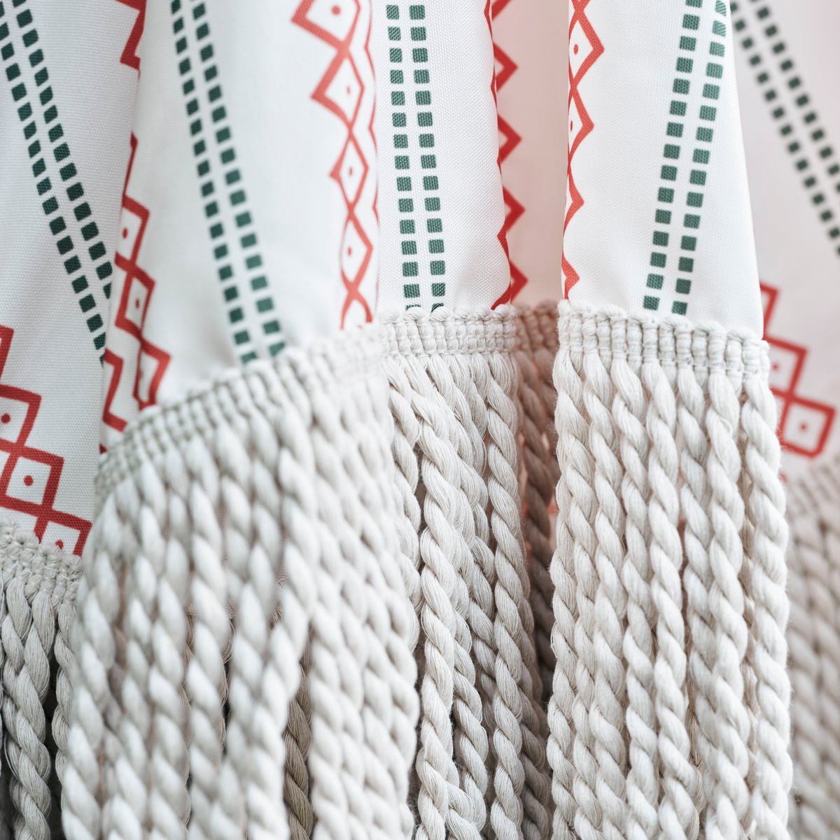 garden umbrella in red, white stripe