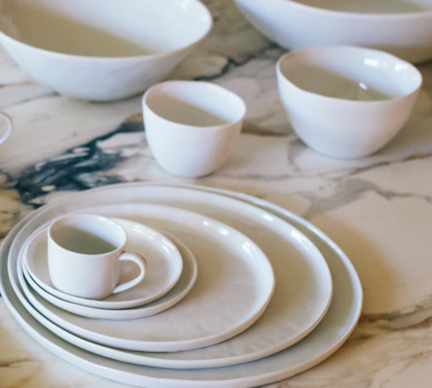 white Porcelain desert plate by Pomax