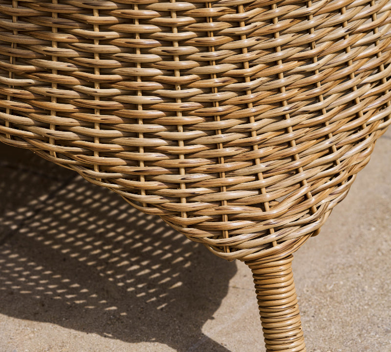 rattan outdoor table 