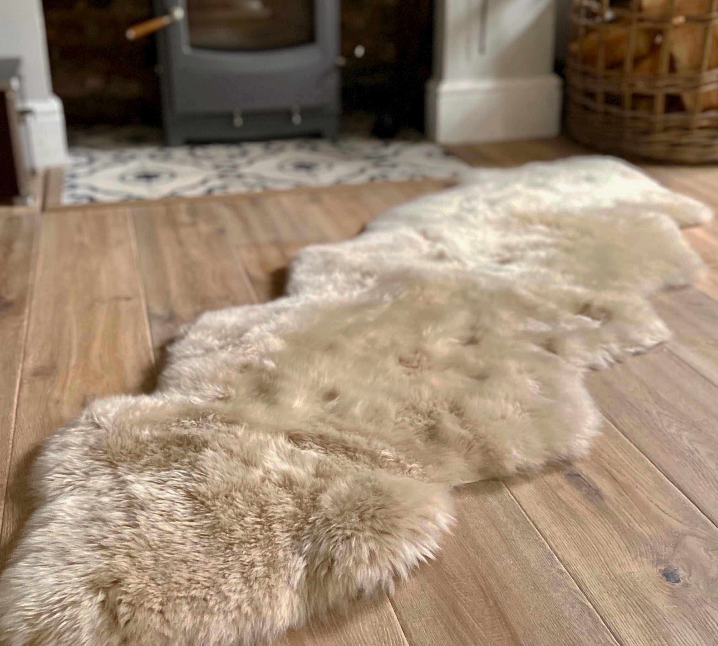 Double sheepskin rug in beige