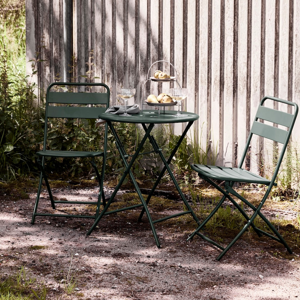 dark green garden table and chairs