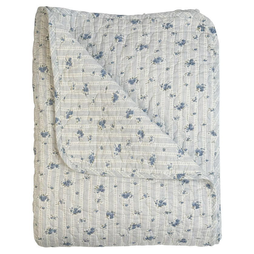 Blue floral quilt 