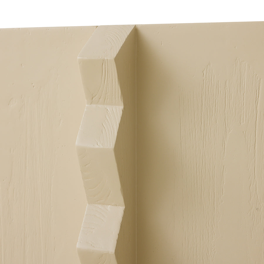 detail of grain on beige cabinet 