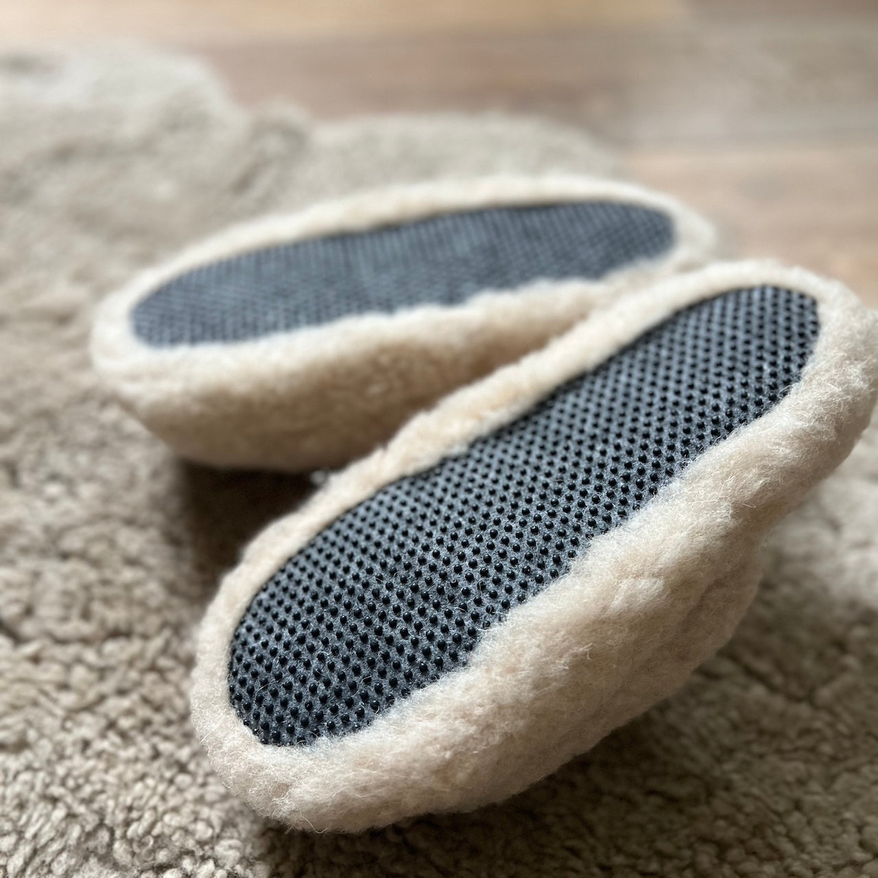Fleece wool mule slippers in beige