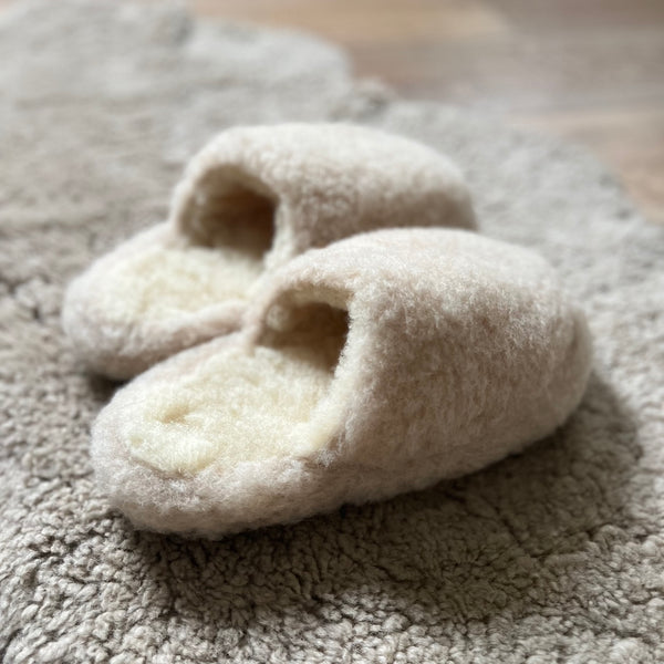 Fleece wool mule slippers in beige