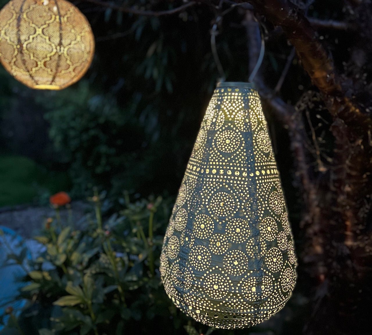  solar garden lantern