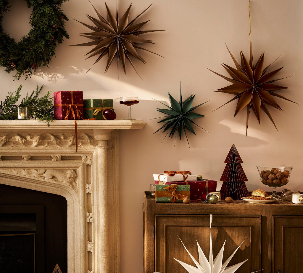 Maddox hanging paper star in nutmeg gold 