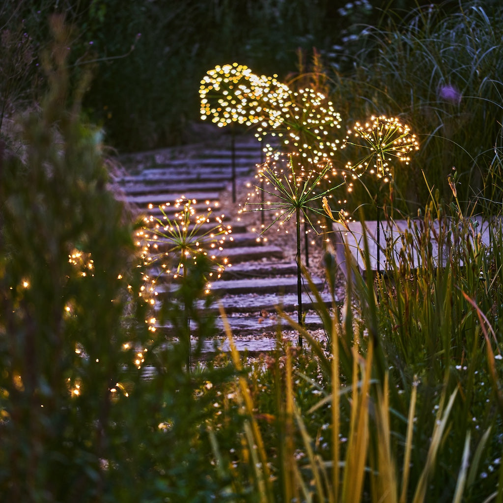 Green mini dandelion stake light 
