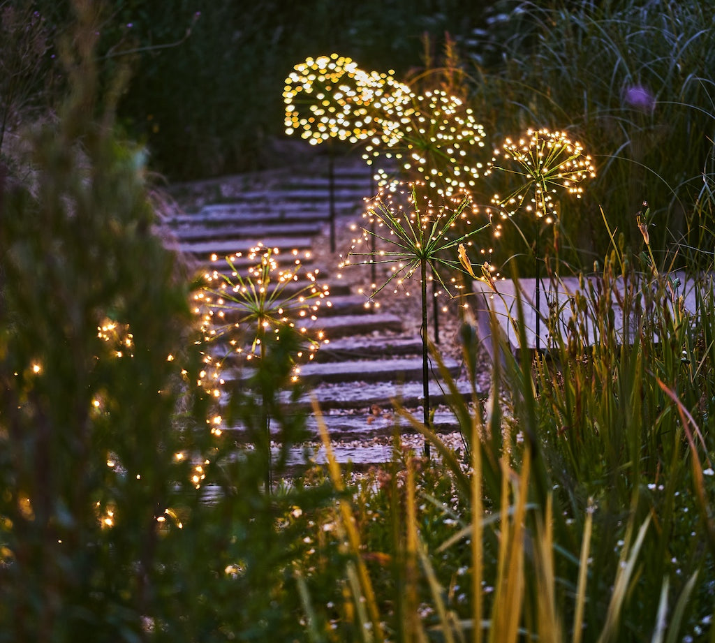 Green mini dandelion stake light 