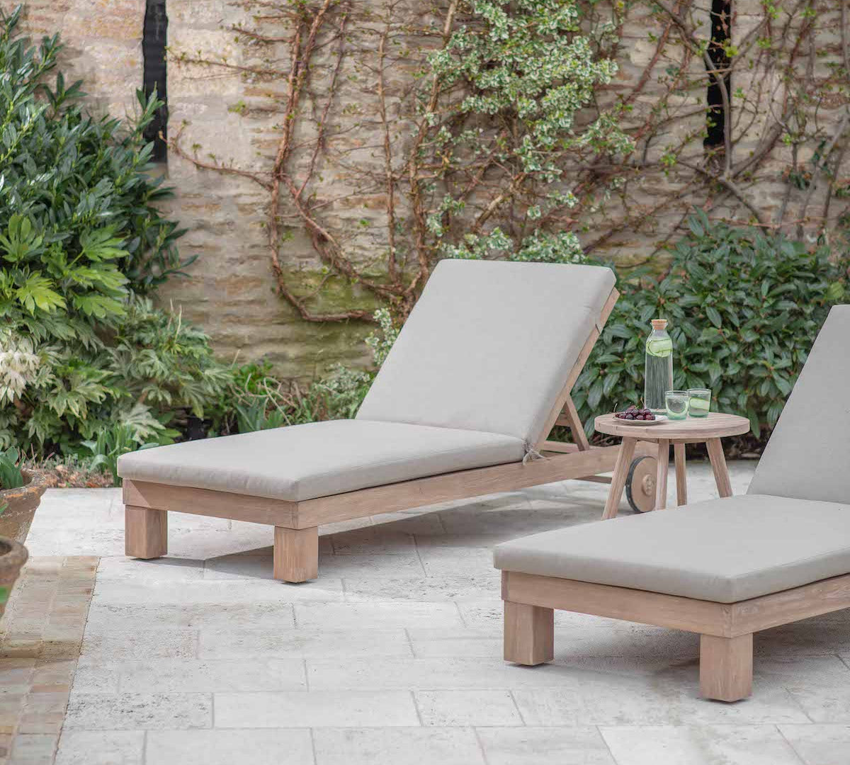 Porthallow sun lounger by Garden Trading