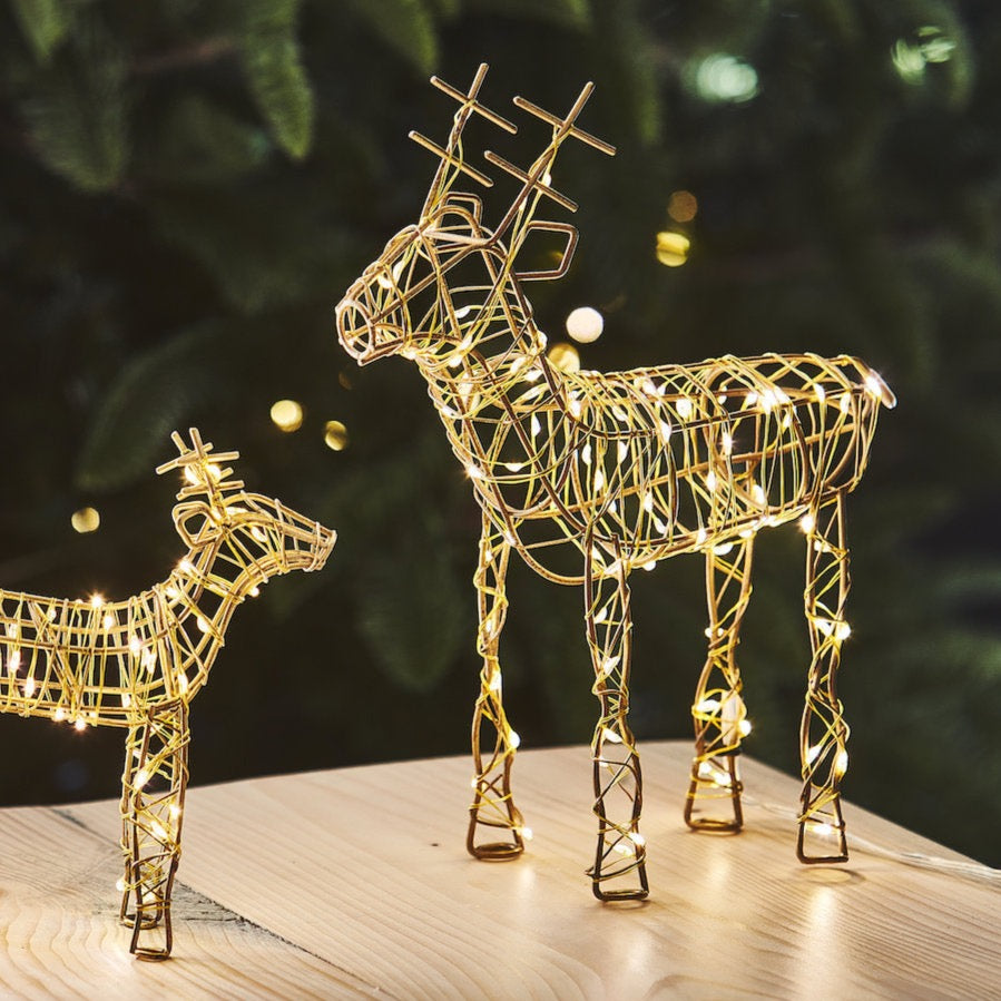 Gold wire reindeer light by Lightstyle 