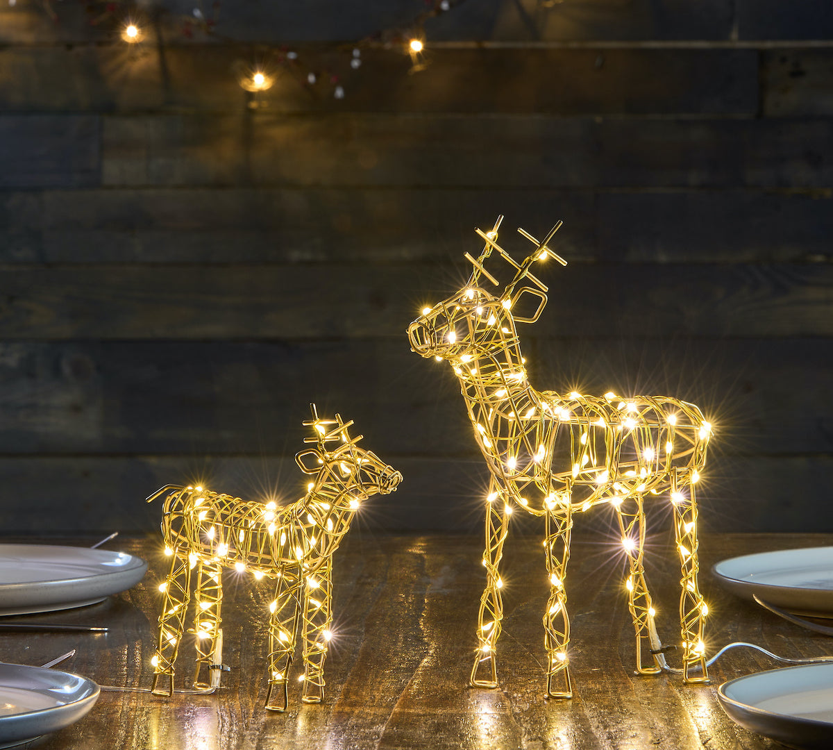 Gold wire reindeer light by Lightstyle 