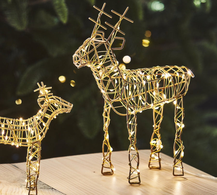 Gold wire reindeer light by Lightstyle 