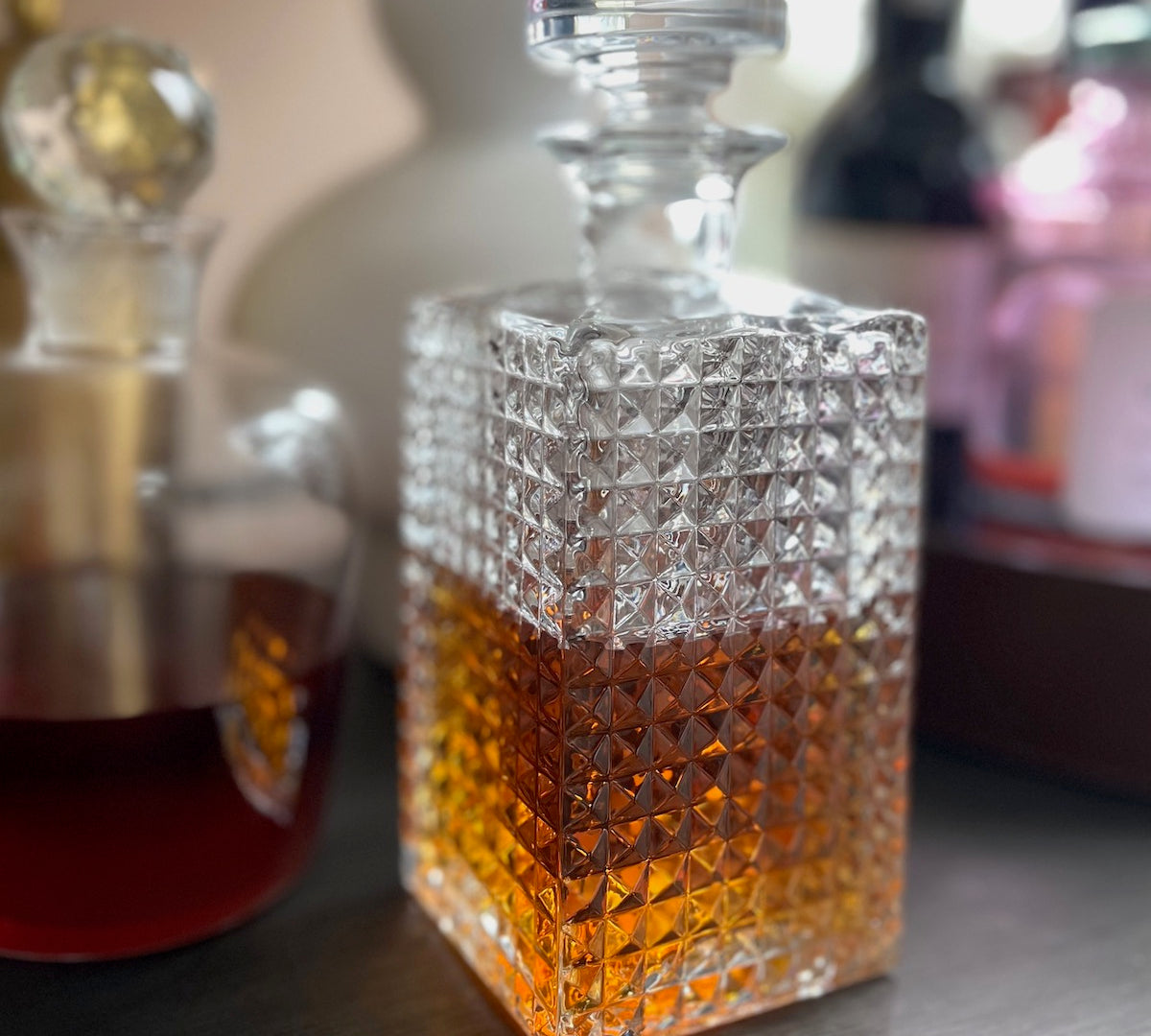 Charge cut glass decanter