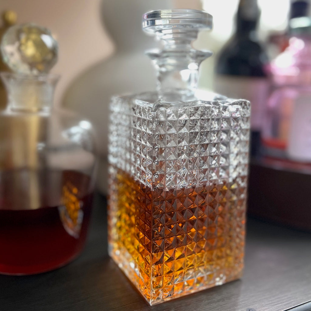 Charge cut glass decanter