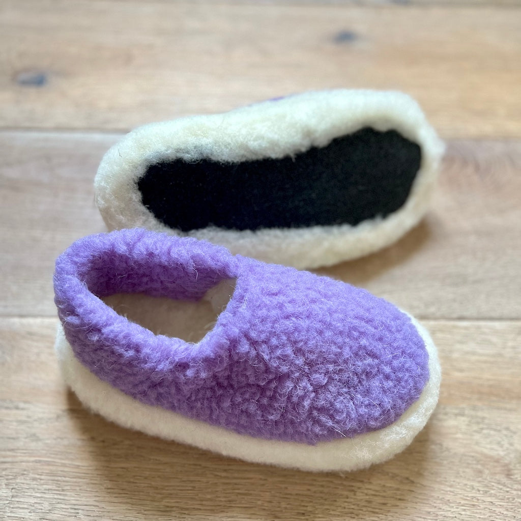 Lilac wool fleece slippers by Yoko