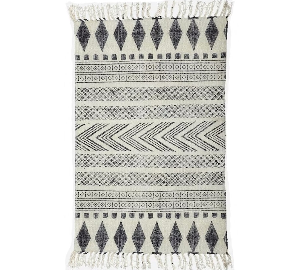 Geometric black and white patterned rug by House Doctor