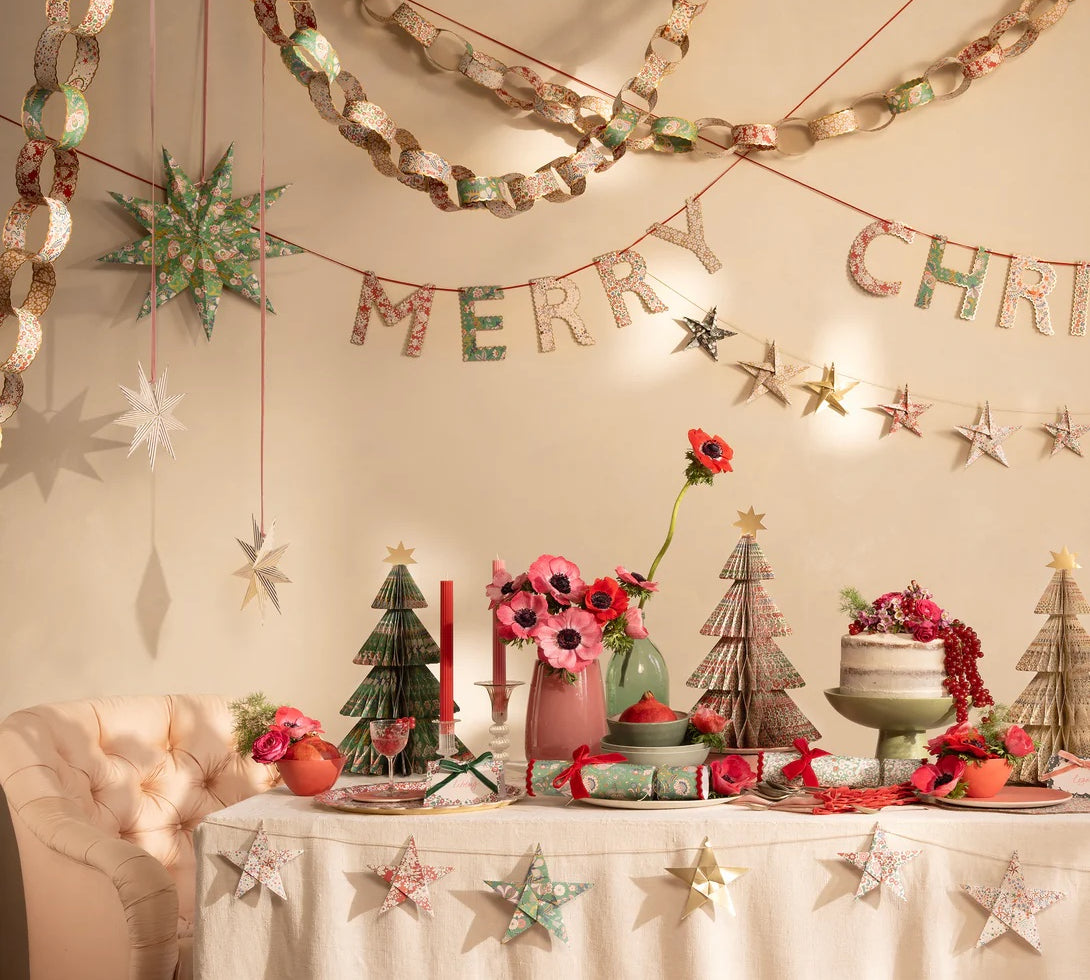 Liberty Print garland with a chain link design by Meri Meri