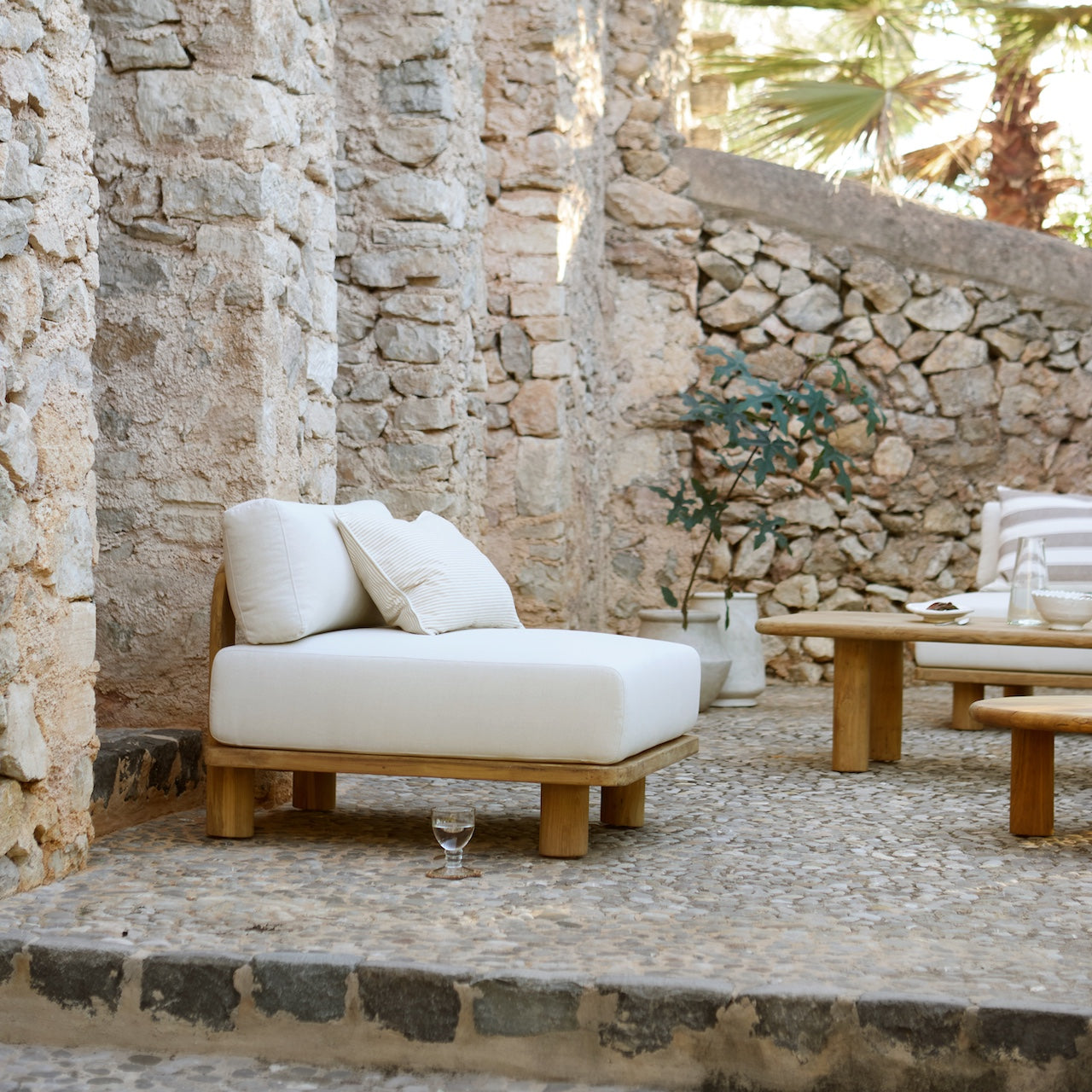 recycled teak garden sofa by tiNE k