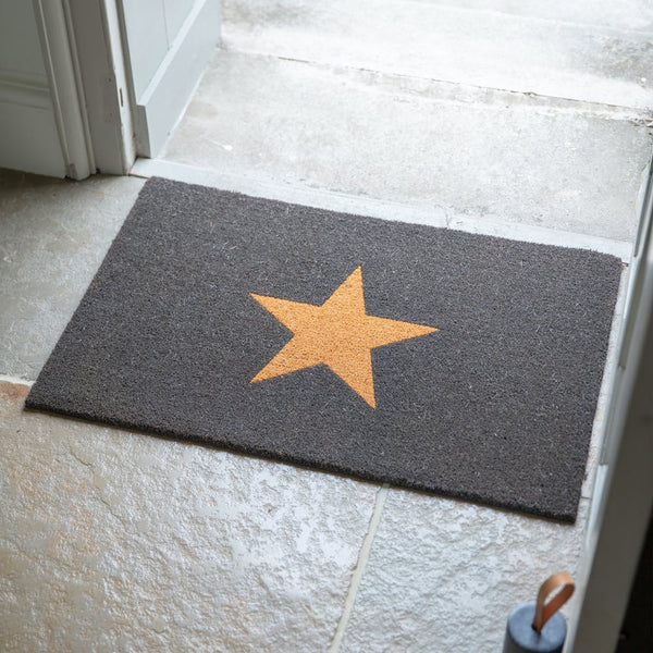 Single star door mat in charcoal grey 