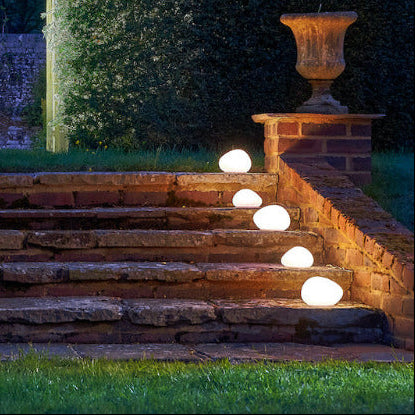 solar pebble shaped garden light