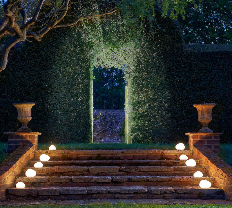 solar pebble shaped garden light