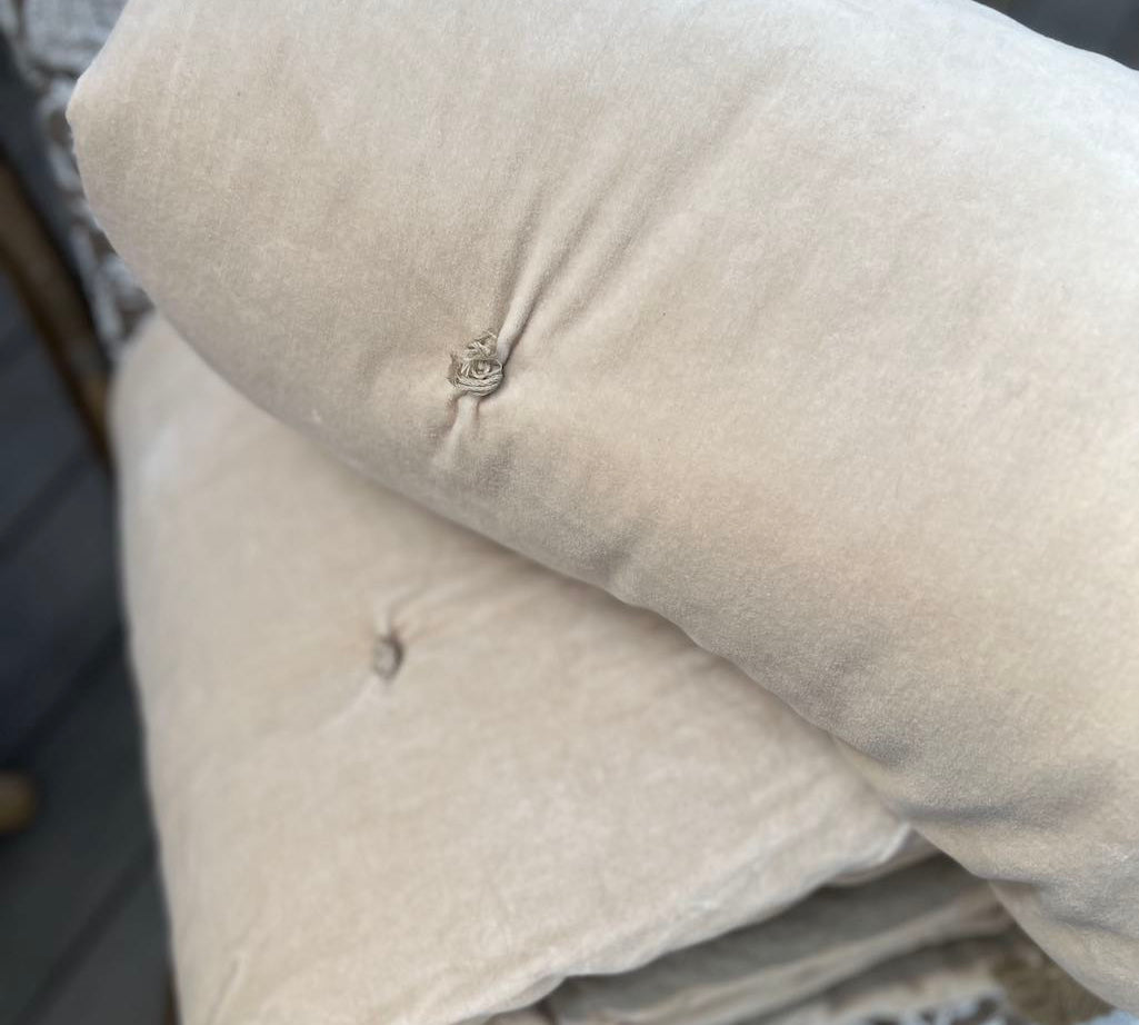 Knotted velvet throw in sand 