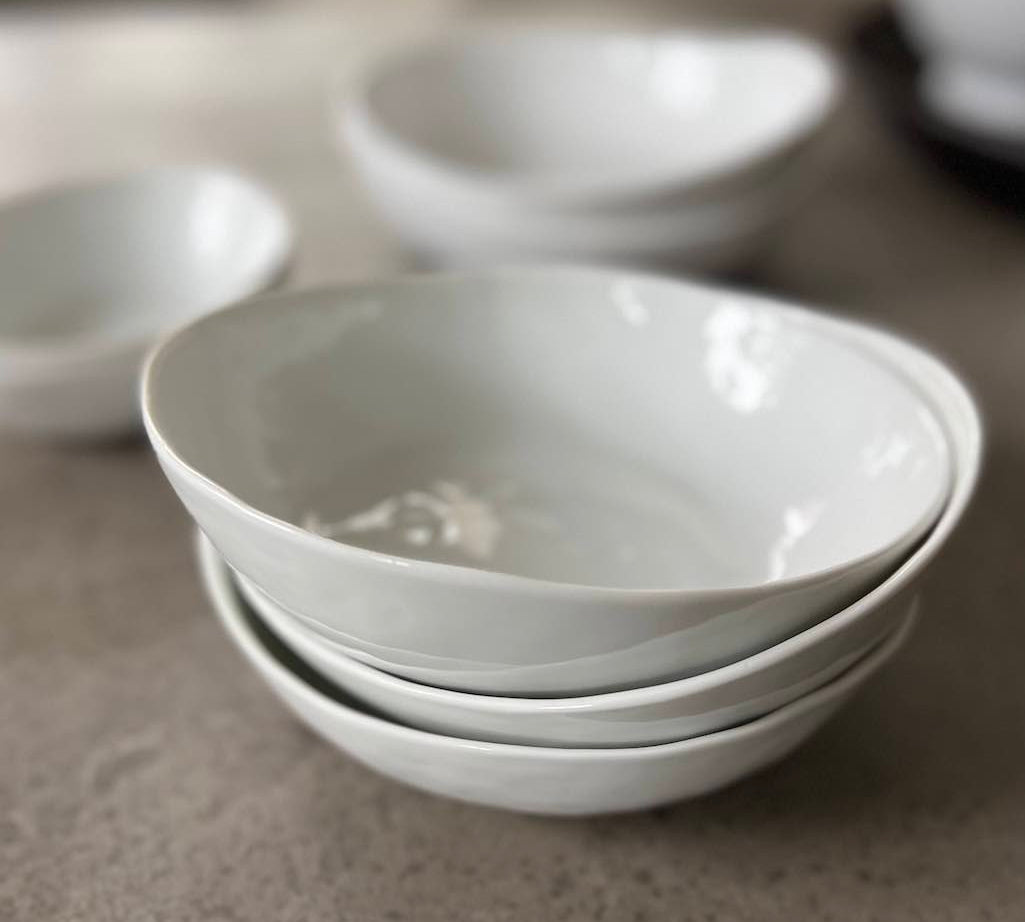 medium white Porcellino bowl by Pomax