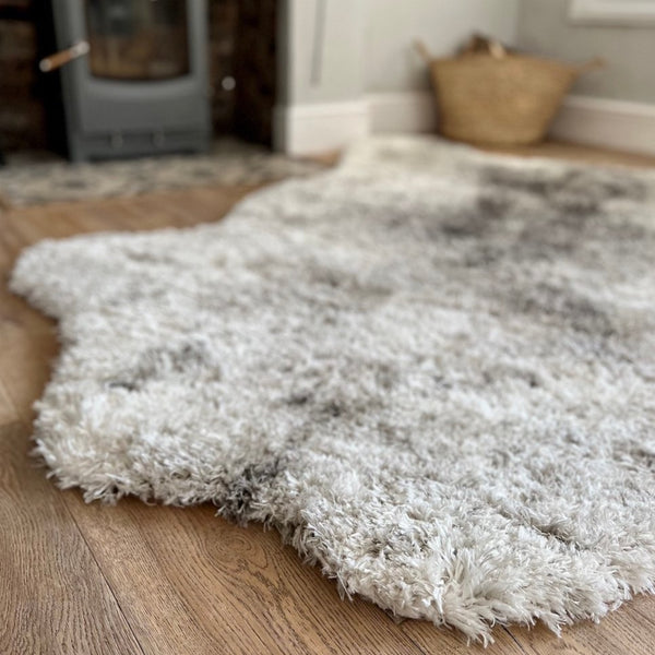 Sheepskin shaped polyester rug by Vivaraise