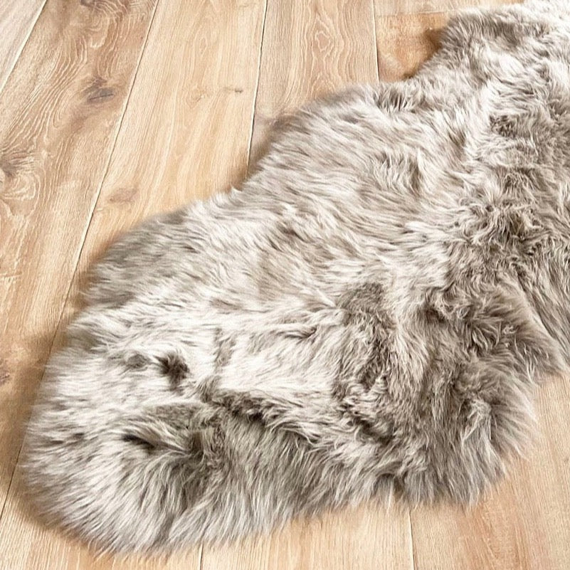 Double sheepskin rug in vole grey