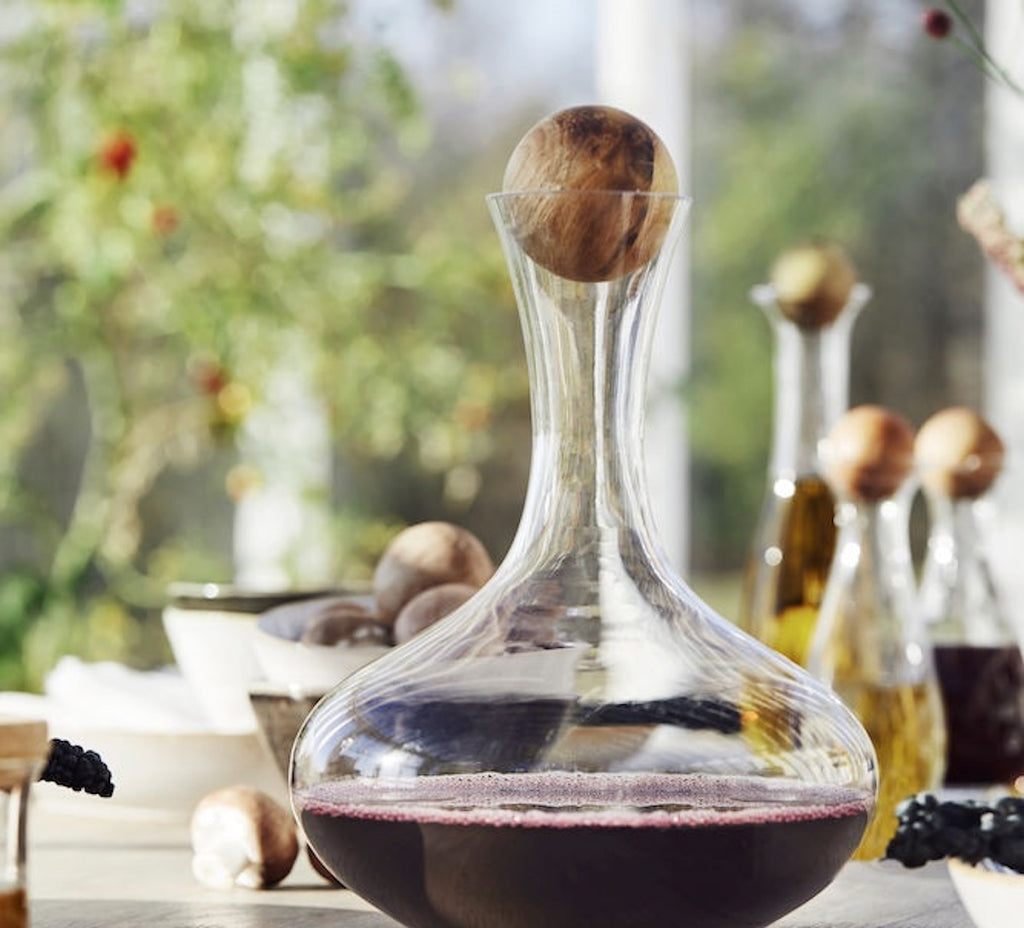 glass wine decanter with oak stopper