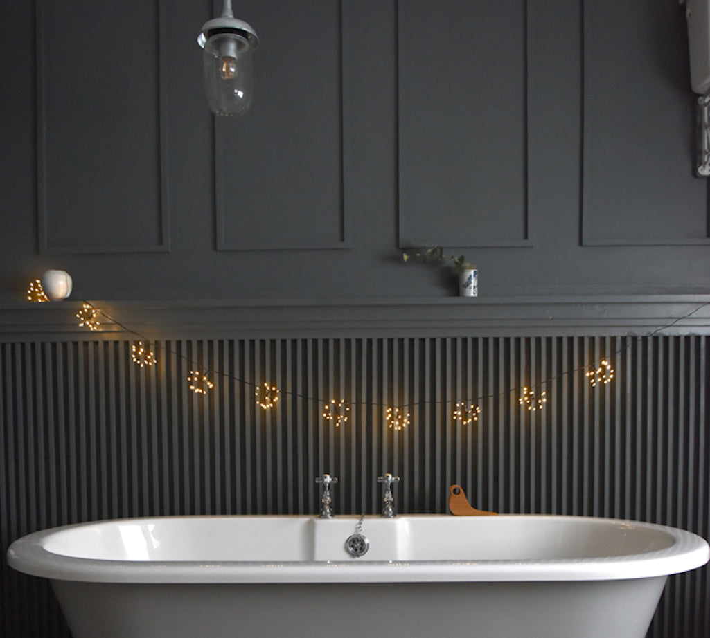 starburst light chain in black 