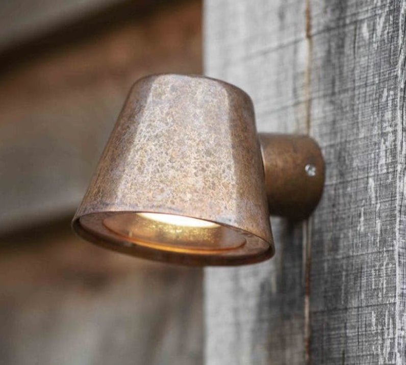 Regent copper outdoor mast light by Garden Trading