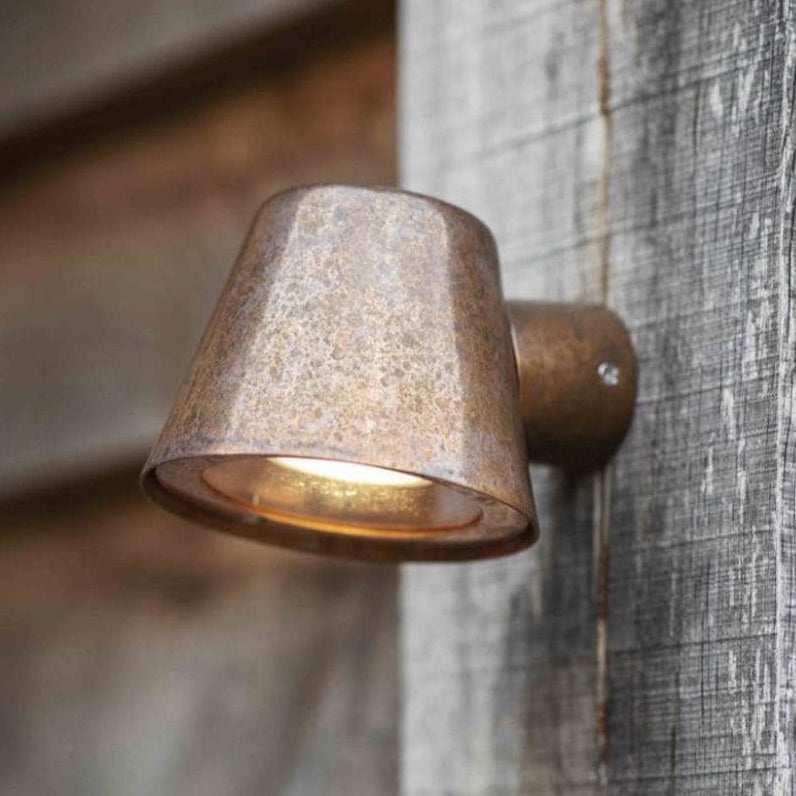 Regent copper outdoor mast light by Garden Trading