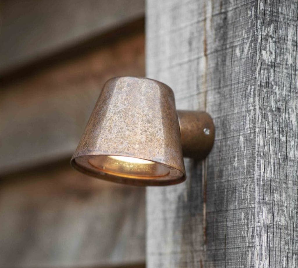 Regent copper outdoor mast light by Garden Trading