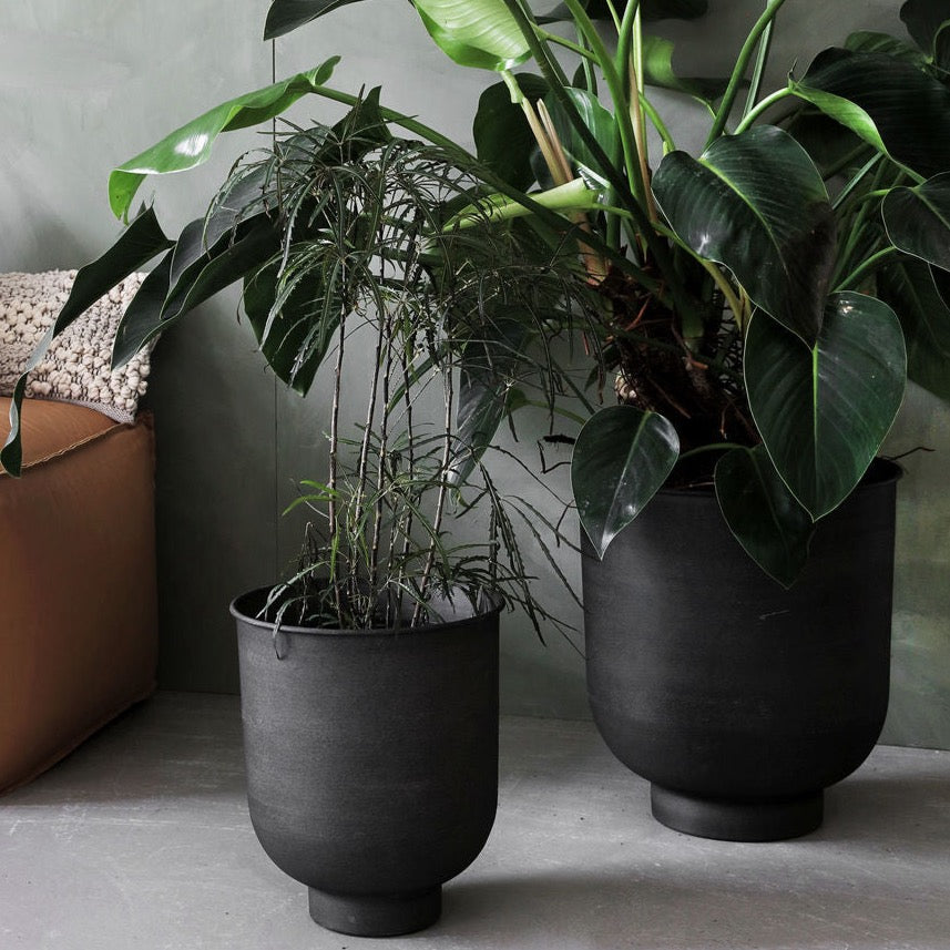 Vig planter in grey by House Doctor 