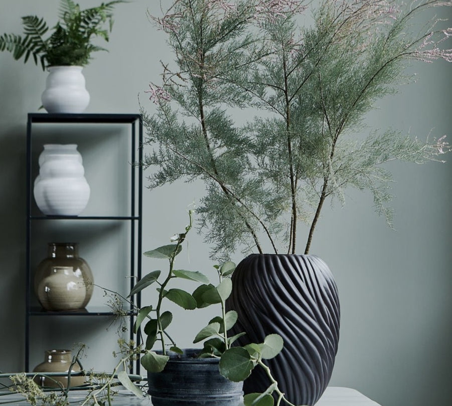 Black glass vase Moa