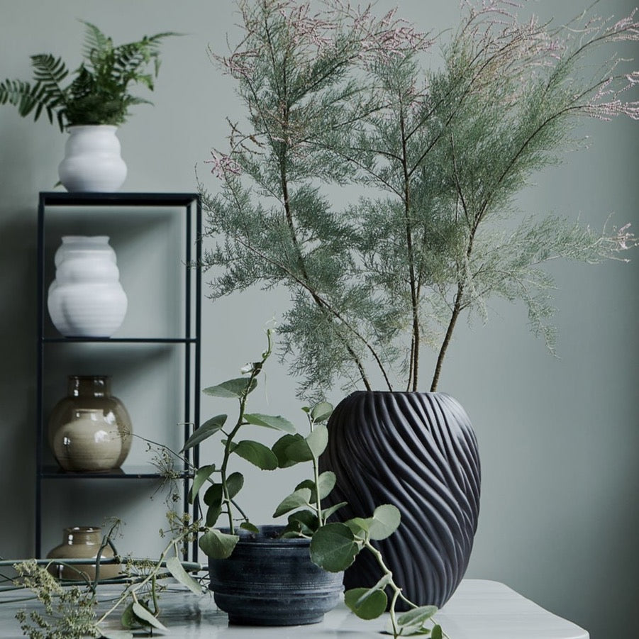 Black glass vase Moa