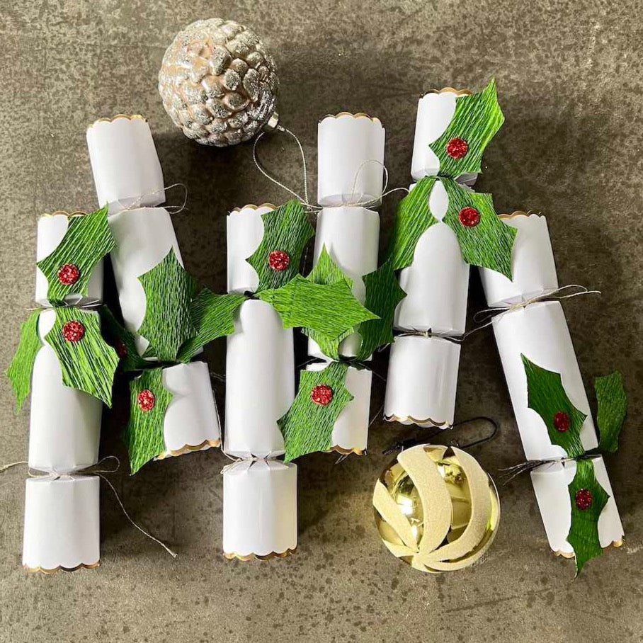 HoLLY Christmas crackers by Meri Meri