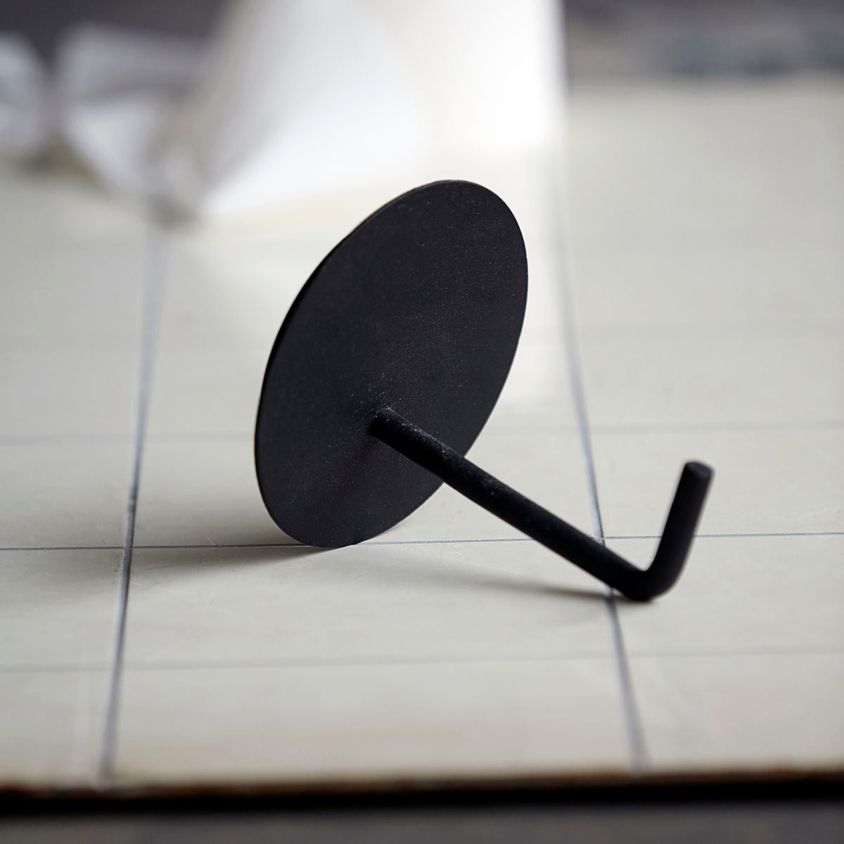 black toilet roll holder