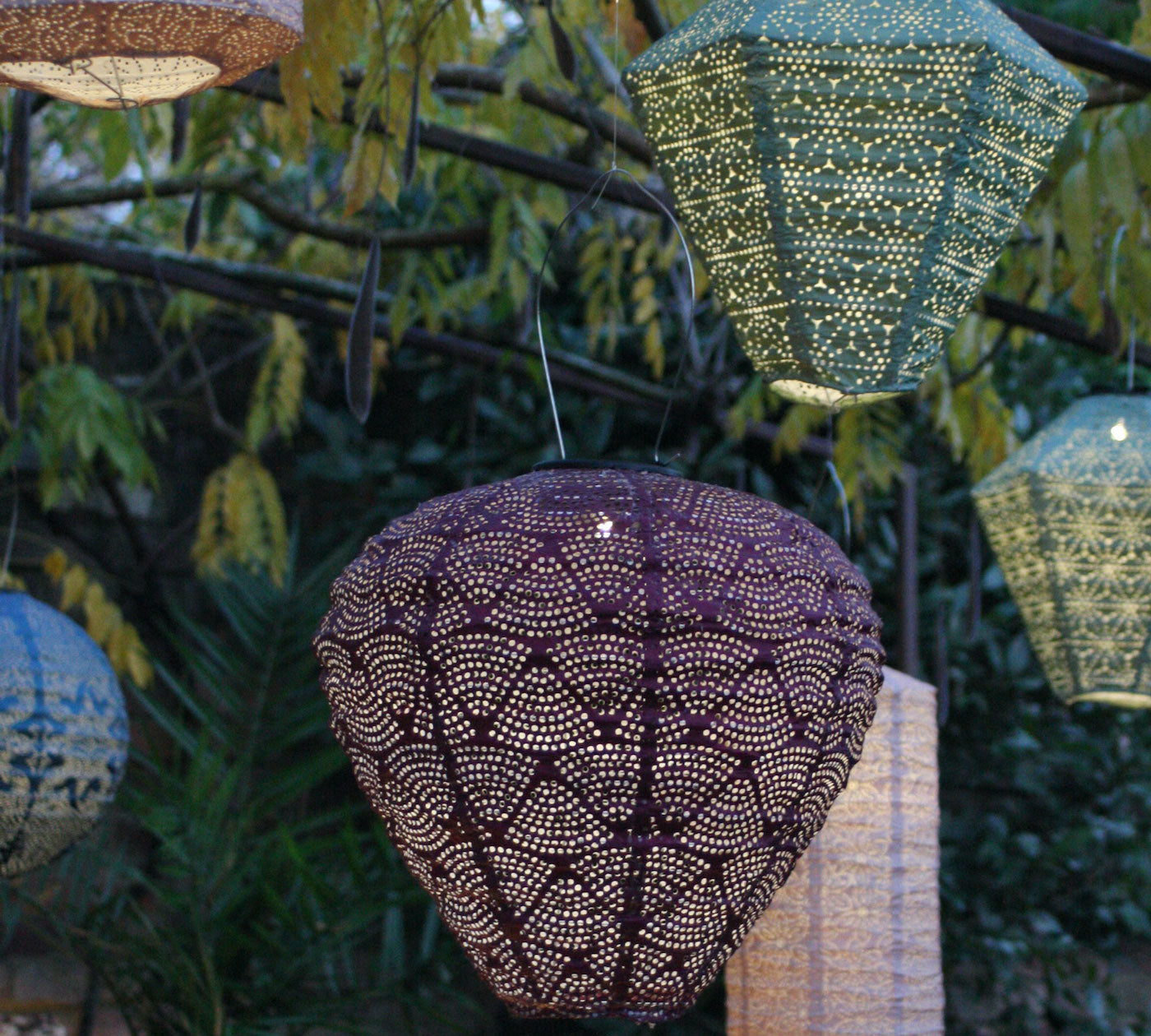 hanging balloon shaped solar lantner