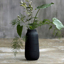 Black tall vase Groove by House Doctor